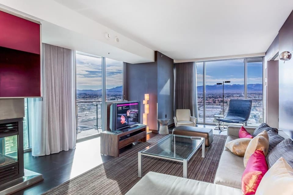 Gorgeous units studio or 1 bdrm or 2 bdrm Hotel in Paradise