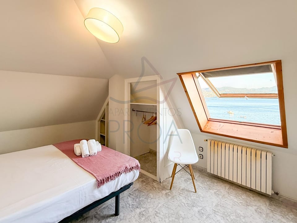 Bed, Natural landscape, Photo of the whole room, Bedroom, Sea view, internet, towels, wardrobe