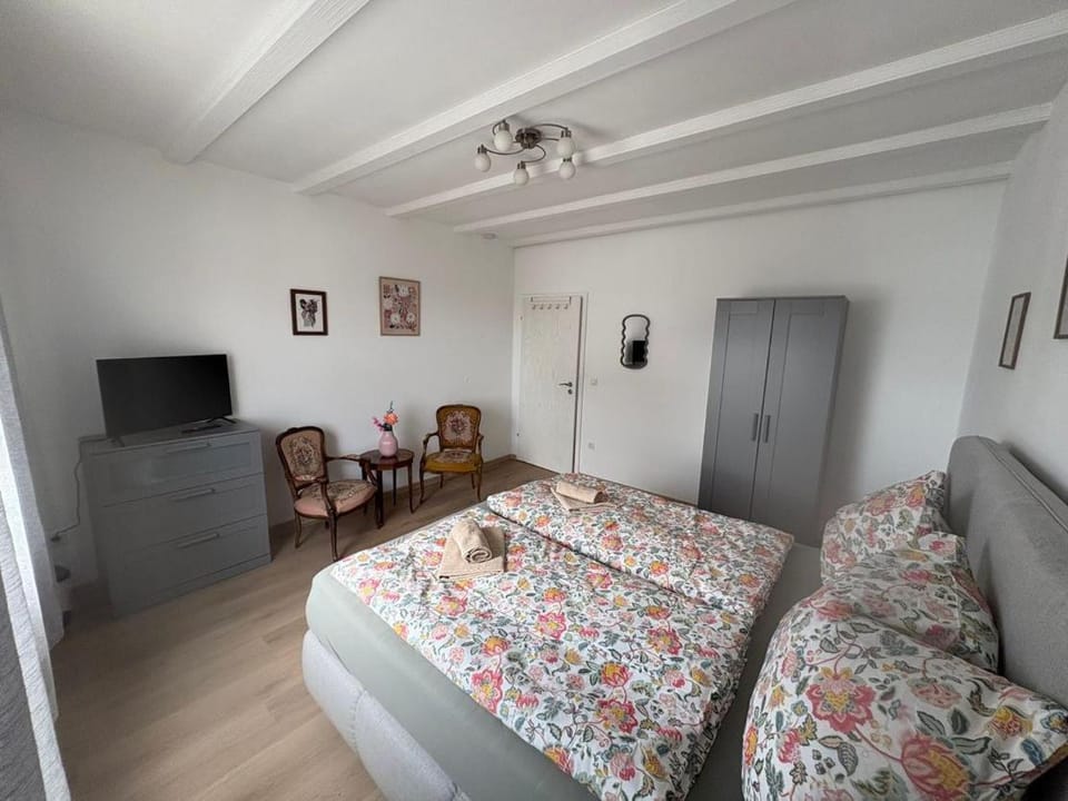 Bed, Photo of the whole room, Bedroom, wardrobe