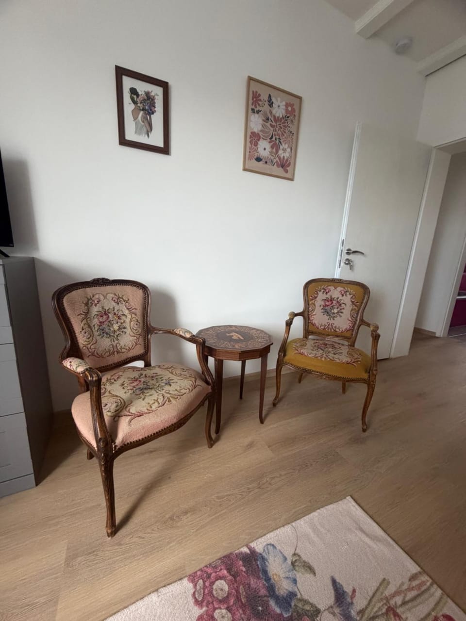 Living room, Seating area, Bedroom