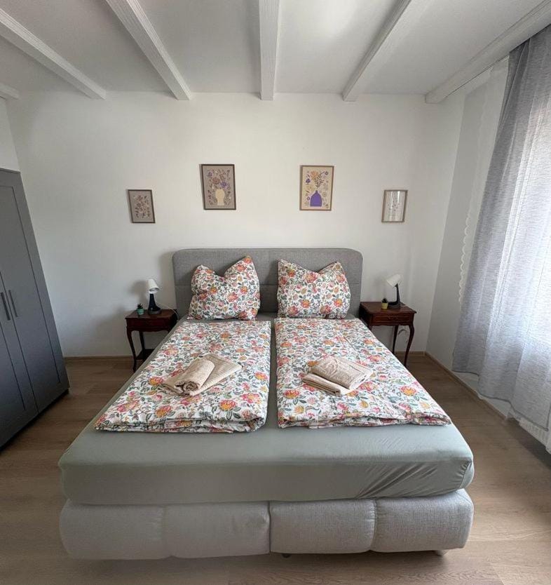 Bed, Photo of the whole room, Bedroom