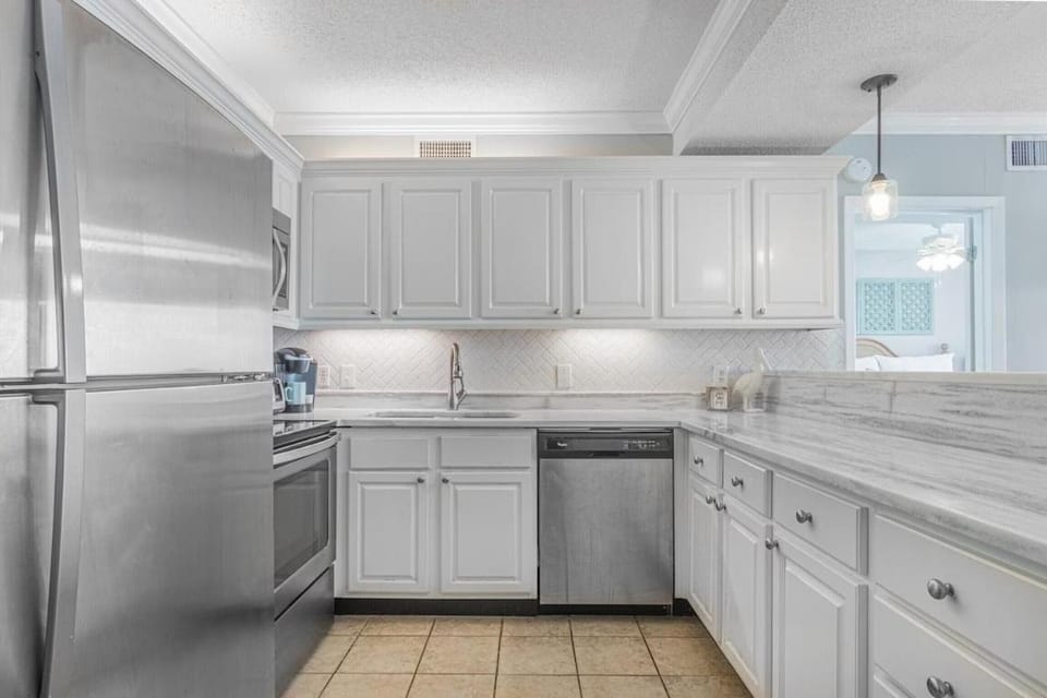 Oceanfront 3BR Corner Unit Wraparound Balcony Sleeps 8 Apartment in Orange Beach