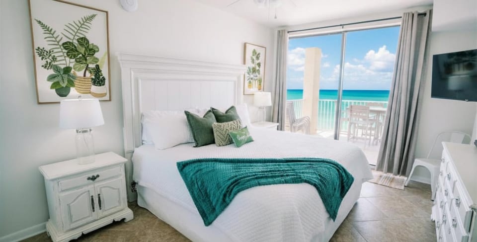 Stunning Remodeled Beachfront 3 BR Private Beach Access Apartment in Orange Beach