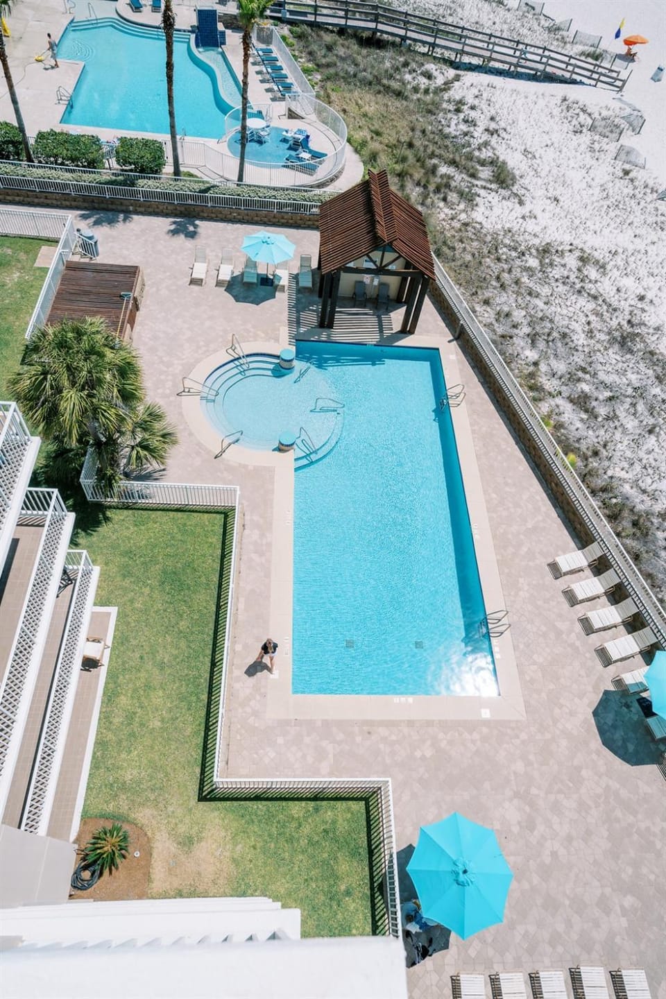 Stunning Remodeled Beachfront 3 BR Private Beach Access Apartment in Orange Beach