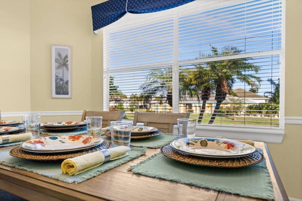 Casa Playa - Heated Pool and Outdoor Living Near Beach Villa in Marco Island