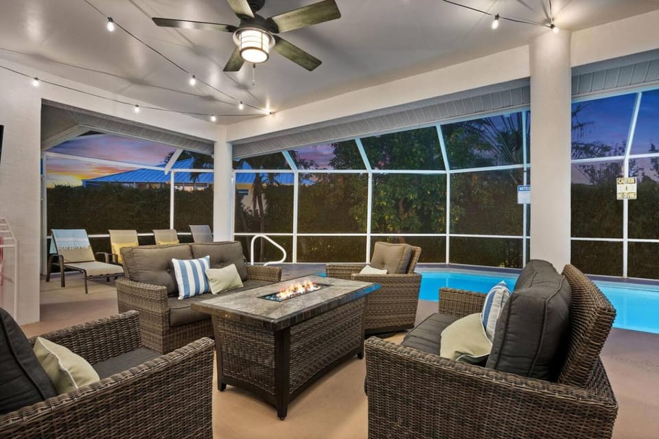 Casa Playa - Heated Pool and Outdoor Living Near Beach Villa in Marco Island