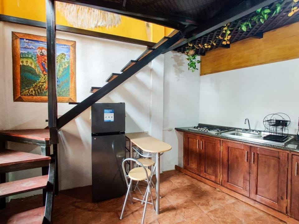 Kitchen or kitchenette, Lounge or bar, Seating area, Dining area, stove