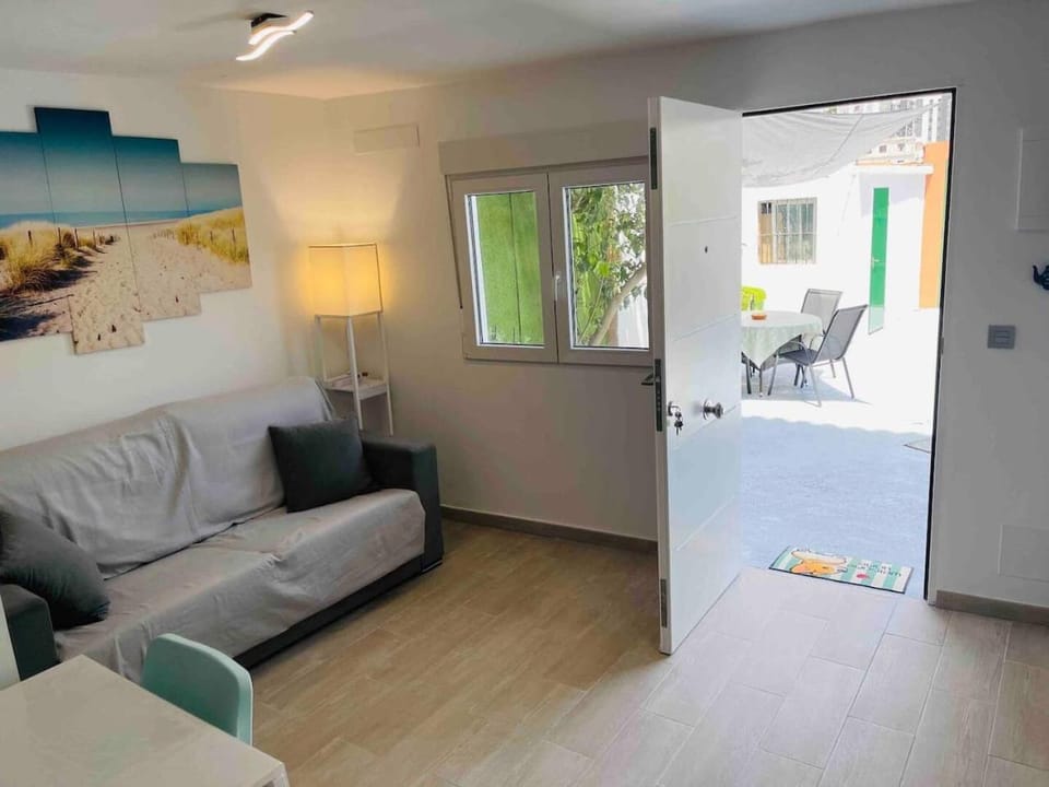 Patio privado, estaciona tu vehículo con seguridad Apartment in Algeciras