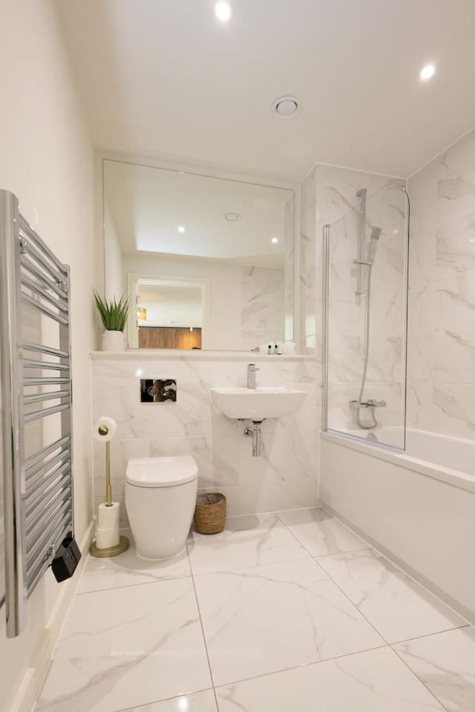 Shower, Toilet, Bathroom, Bath, towels