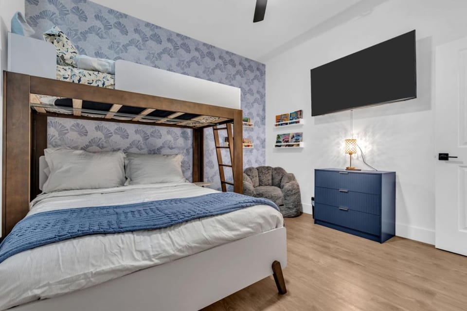 New Luxury 3BR Near Boardwalk Balcony Parking House in Seaside Heights
