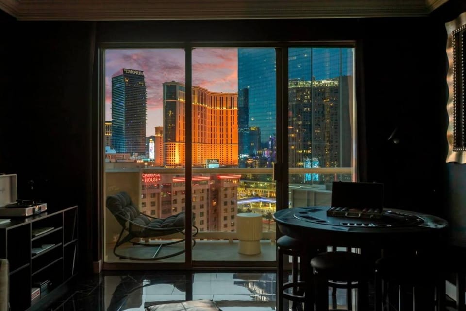 Lucky You Double Balcony On LV Strip Apartment hotel in Las Vegas Strip