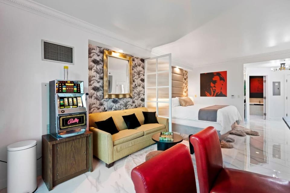 Lucky You Double Balcony On LV Strip Apartment hotel in Las Vegas Strip