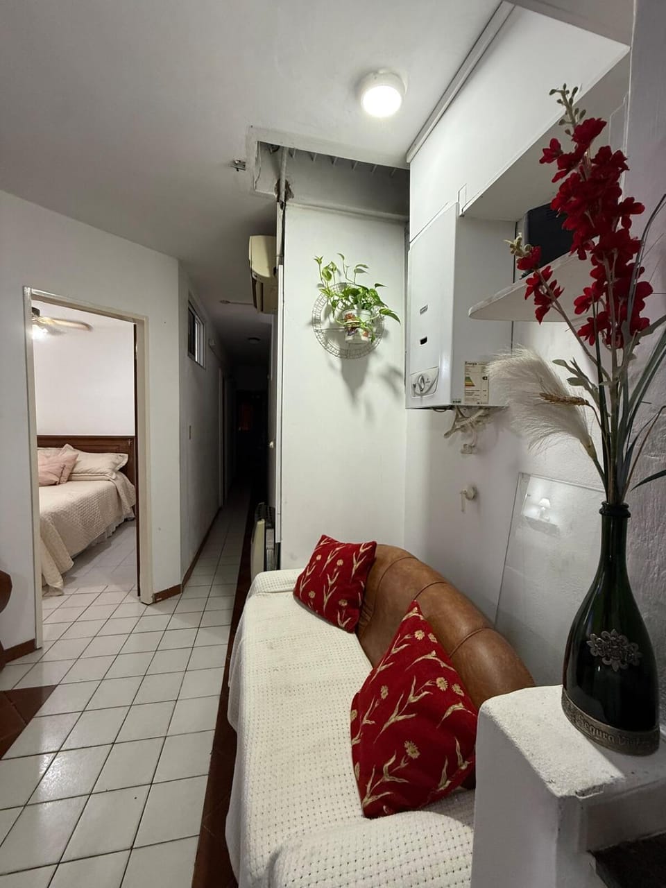 Bed, TV and multimedia, Living room, Photo of the whole room, Seating area, Bedroom, wardrobe