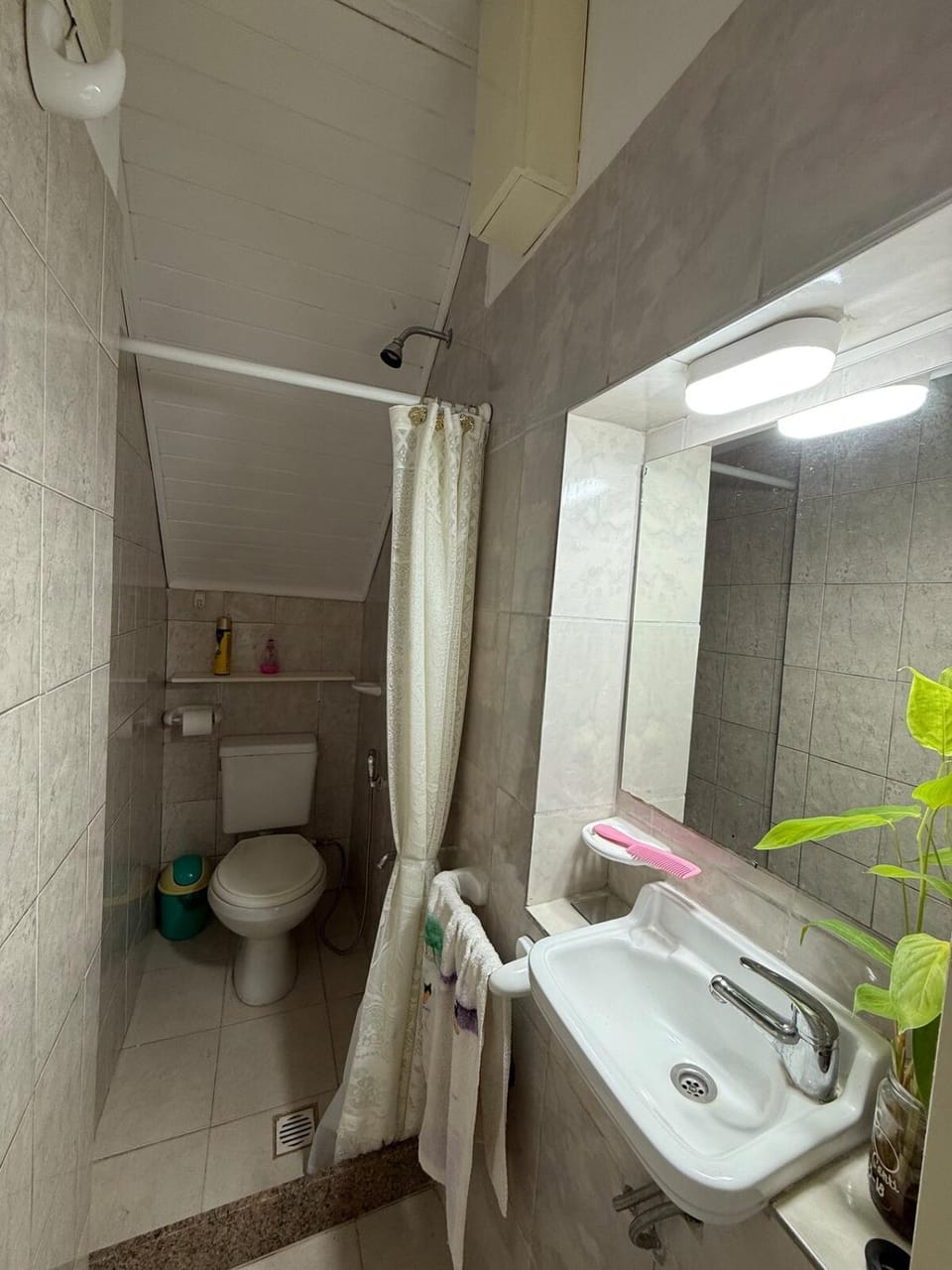 Shower, Toilet, Bathroom, Bath, towels