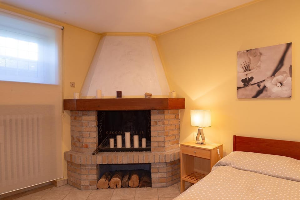 Bed, Photo of the whole room, Bedroom, internet