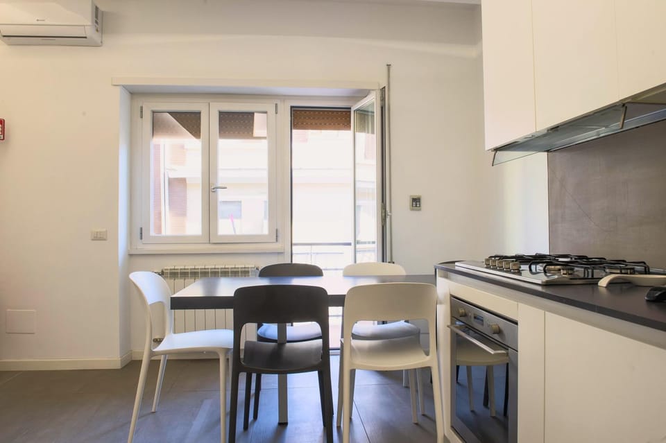 Living room, dishwasher, oven