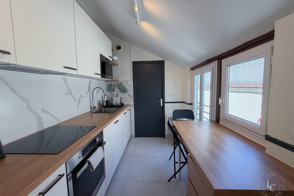 Kitchen or kitchenette