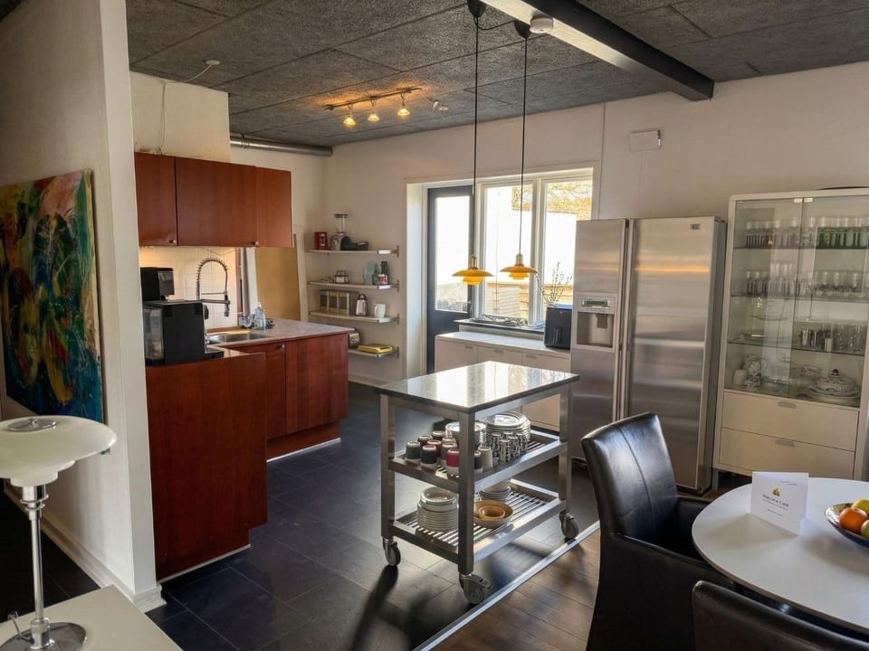 Dining area, kitchen