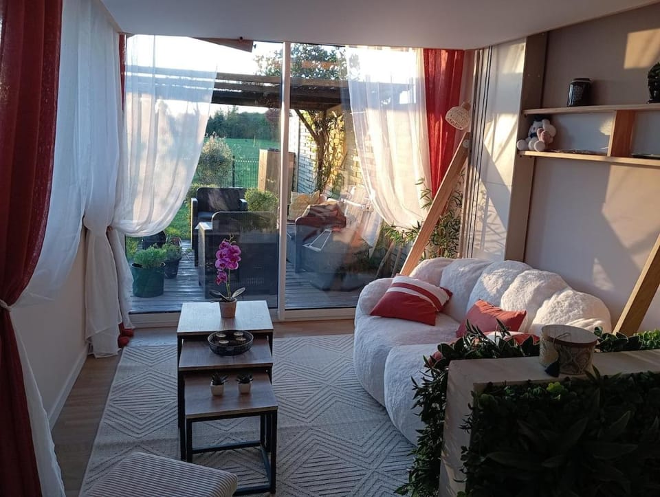 Living room, Photo of the whole room