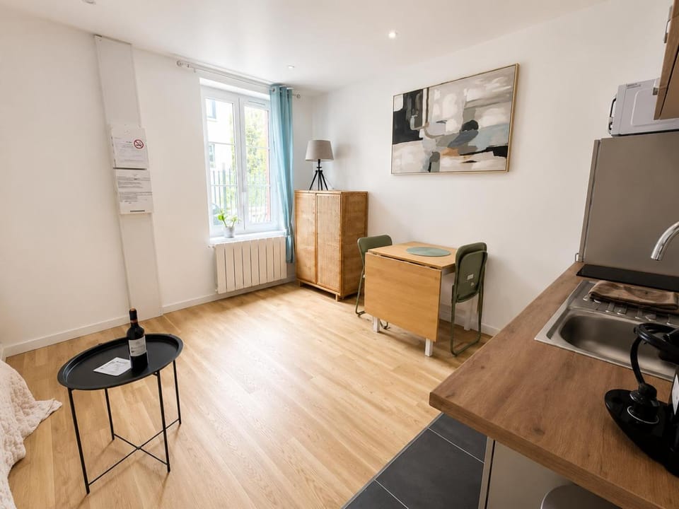 Le rayon vert - beach and cliffs acces, city center Apartment in Étretat