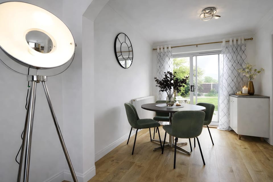 h-Modern 3 Bed House -Garden-Free Parking-Ideal for Contractors & Families House in Colchester