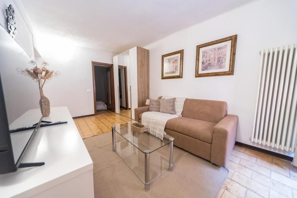 Cozy home, a few minutes' walk from the train and ferry Apartment in Bellano