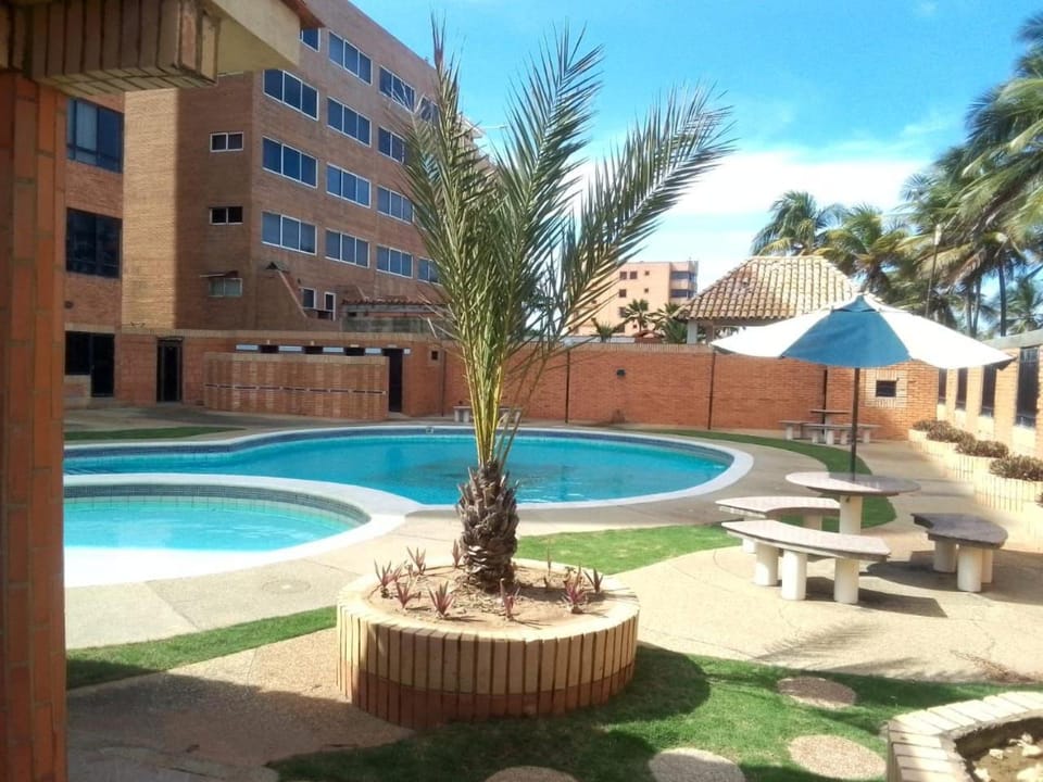 Garden, Swimming pool