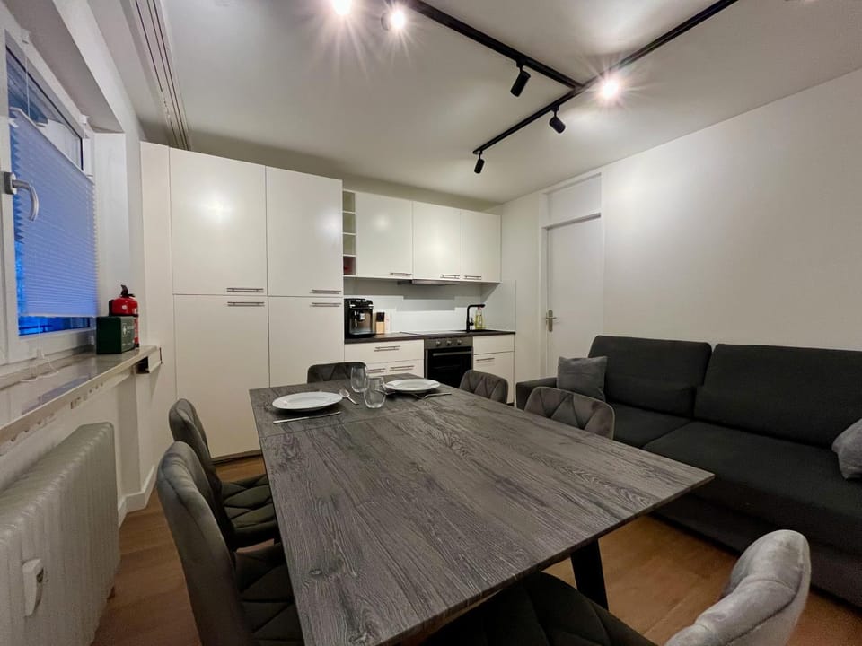 G&P Housing - Deluxe Zimmer I mit eigenem Badezimmer & Gemeinschaftsküche Apartment in Baden-Württemberg