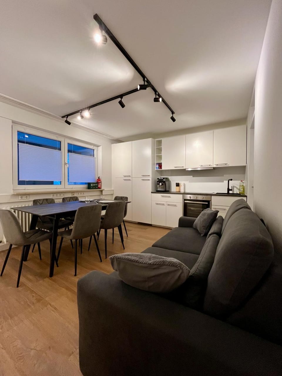 G&P Housing - Deluxe Zimmer I mit eigenem Badezimmer & Gemeinschaftsküche Apartment in Baden-Württemberg