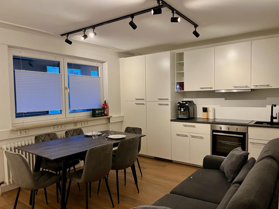 G&P Housing - Deluxe Zimmer I mit eigenem Badezimmer & Gemeinschaftsküche Apartment in Baden-Württemberg