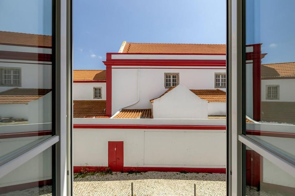 Vienna 1BR Calm & Cozy Escape Apartment in Setubal District