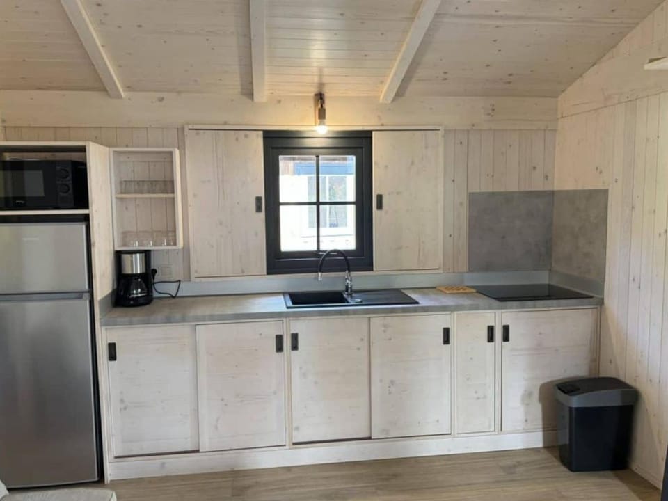 Cabane sur pilotis avec terrasse - 7 pers. - API-1-52-2217 Campground/ 
RV Resort in Nouvelle-Aquitaine