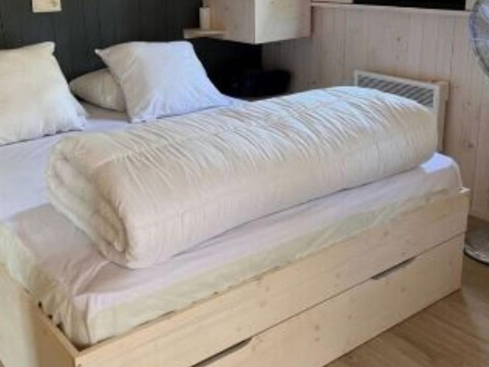 Cabane avec jacuzzi - 2 pers. - API-1-52-2215 Campground/ 
RV Resort in Nouvelle-Aquitaine