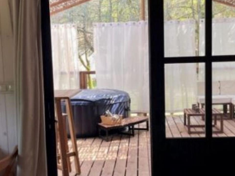 Cabane avec jacuzzi - 2 pers. - API-1-52-2215 Campground/ 
RV Resort in Nouvelle-Aquitaine