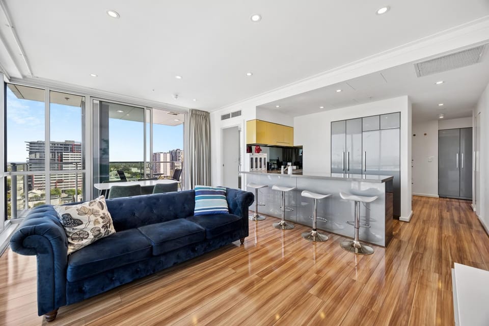 Adelaide Central Skyline Panoramic Suite Three Apartment in Adelaide