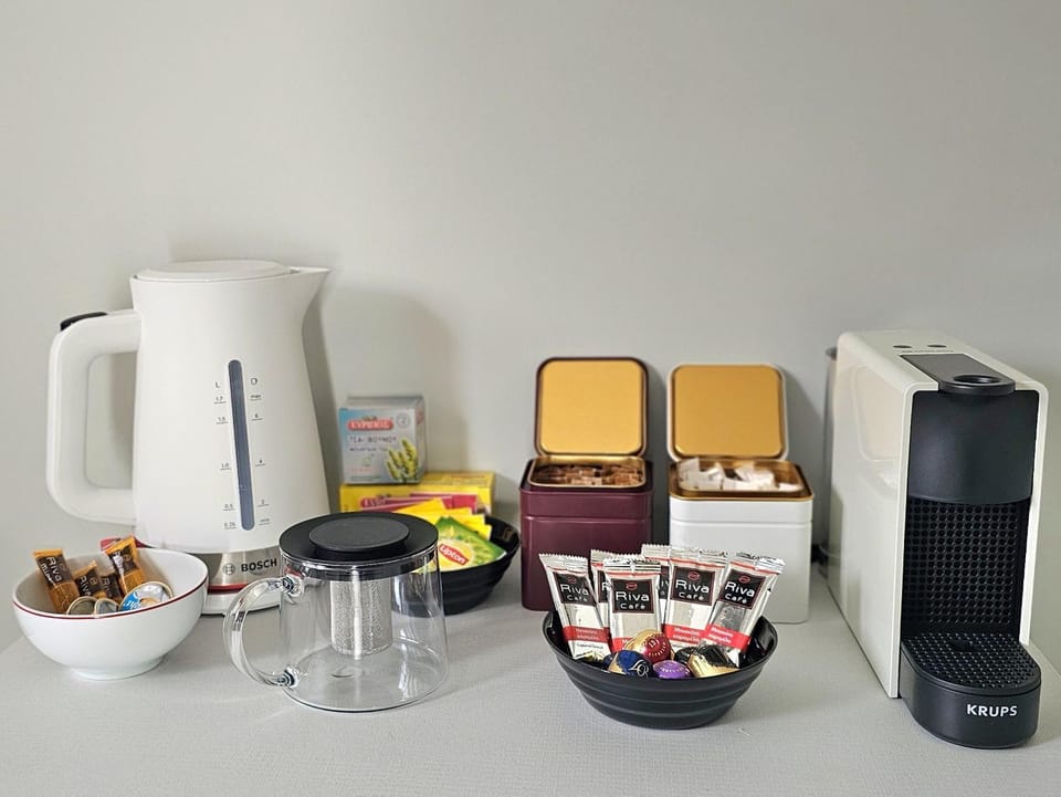 Coffee/tea facilities, kitchen