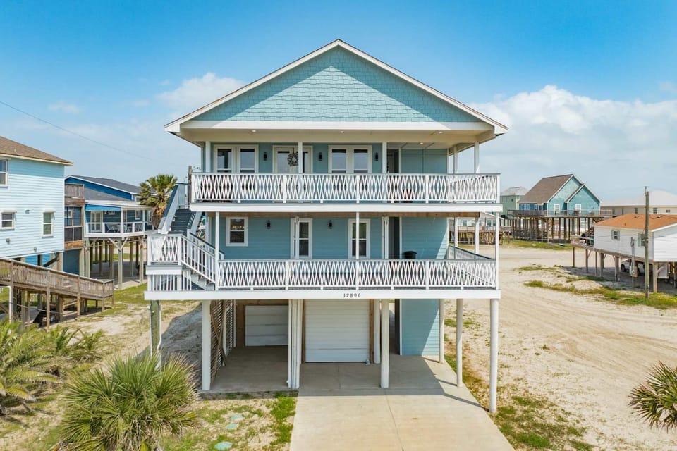 Luxury Home Steps to the Sand House in Alvin
