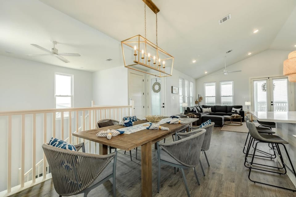 Luxury Home Steps to the Sand House in Alvin