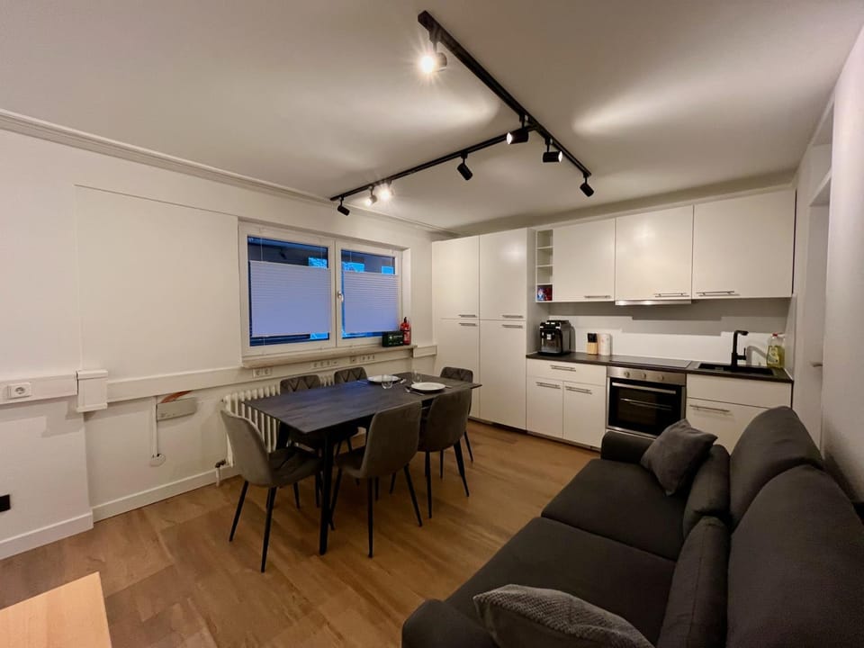 G&P Housing - Superior Zimmer III mit eigenem Badezimmer & Gemeinschaftsküche Apartment in Baden-Württemberg