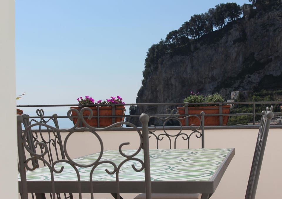 Balcony/Terrace, Mountain view