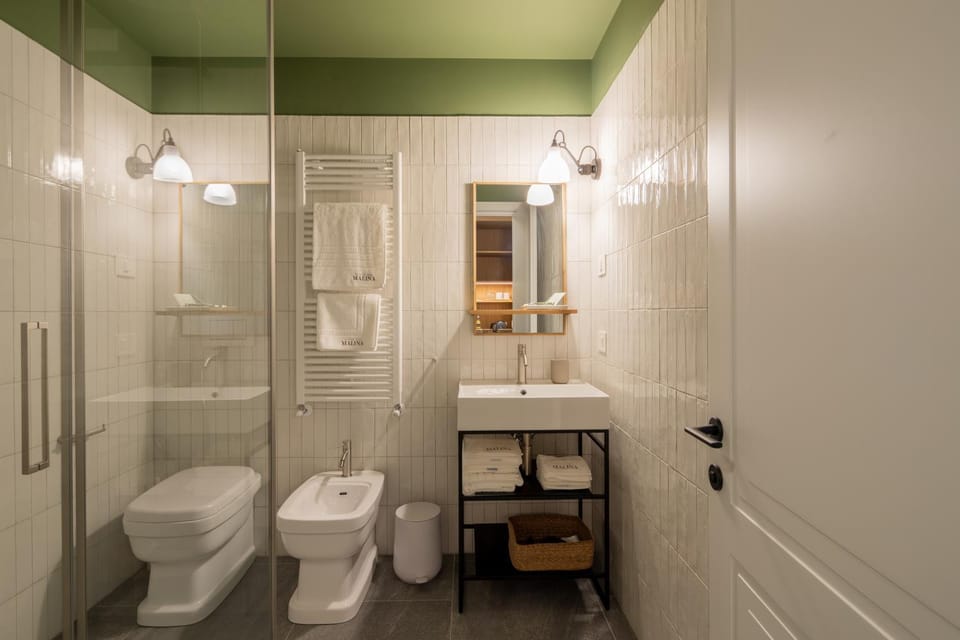 Shower, Toilet, Bathroom, bidet, towels