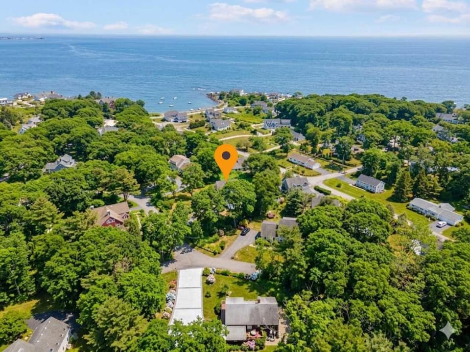 3 Mins to York Beach Large Deck Water View House in York Harbor