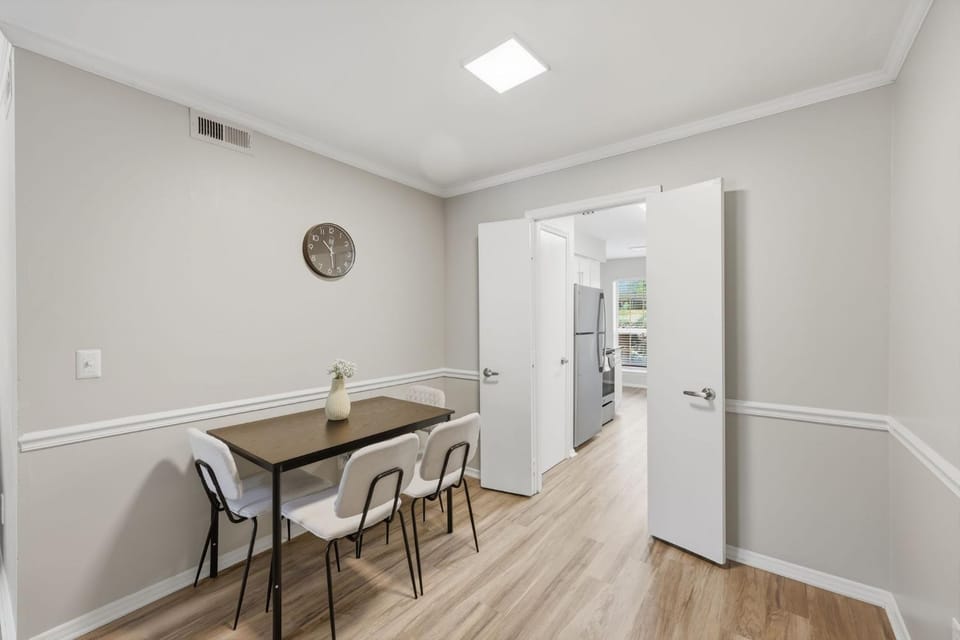 Relaxing retreat at The Domain near downtown Apartment in Raleigh