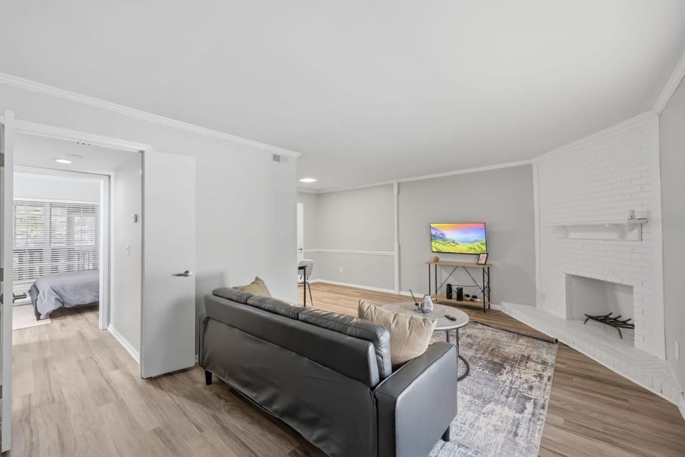 Relaxing retreat at The Domain near downtown Apartment in Raleigh