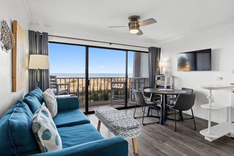 Boardwalk Breeze Oceanfront Pool Villa Apartment in Carolina Beach