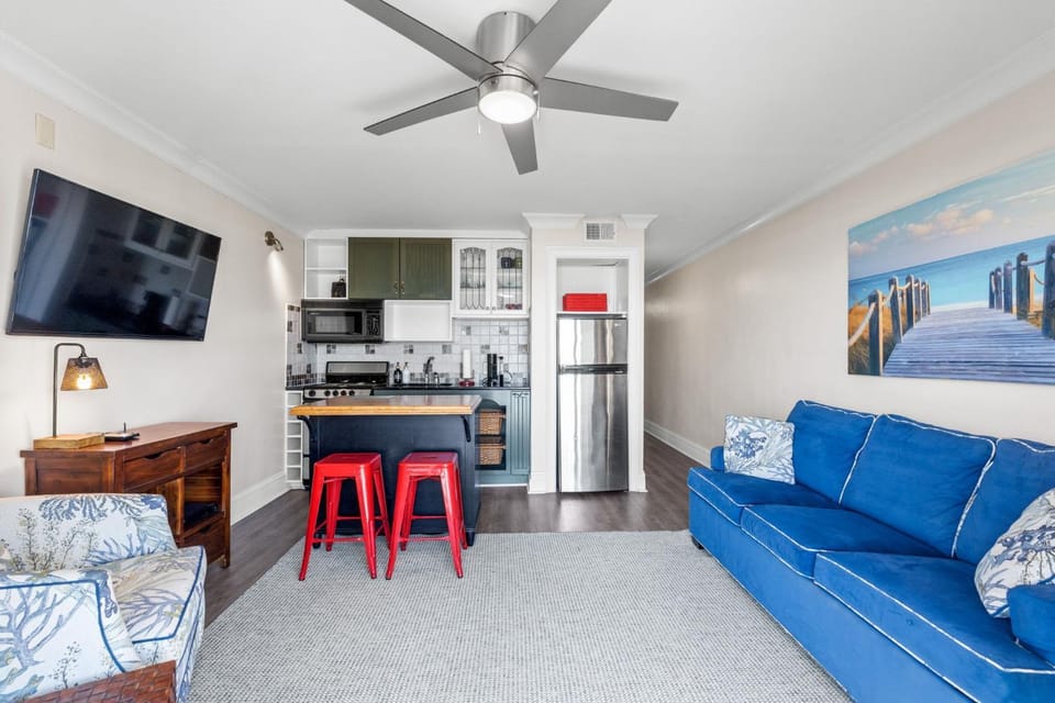 CB Boardwalk Condo Oceanfront Pool Villa House in Carolina Beach