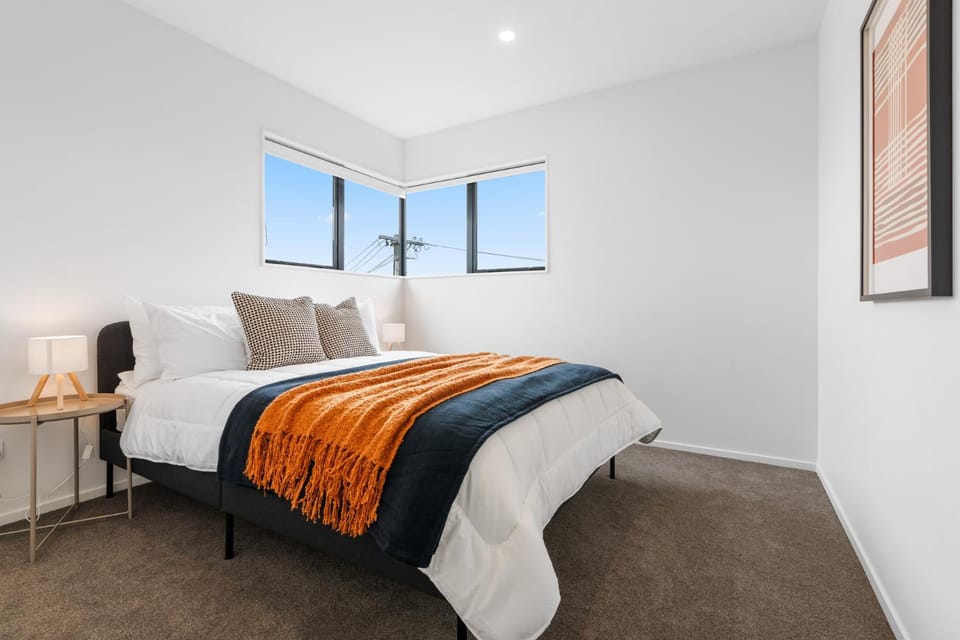 3BDR Award Winning Home in peaceful cul de sac House in Auckland