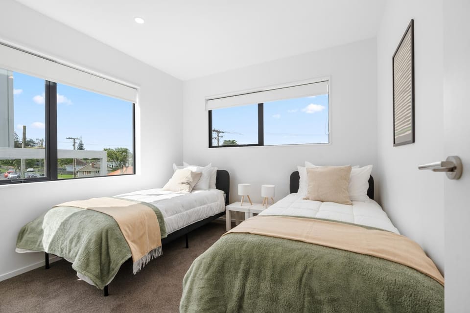3BDR Award Winning Home in peaceful cul de sac House in Auckland