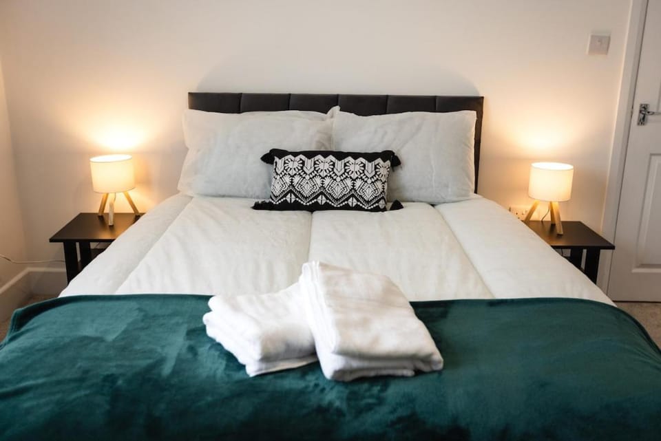 Modern 4Bed 2 Bath - Next to Stadium & City Centre Apartment in Sunderland