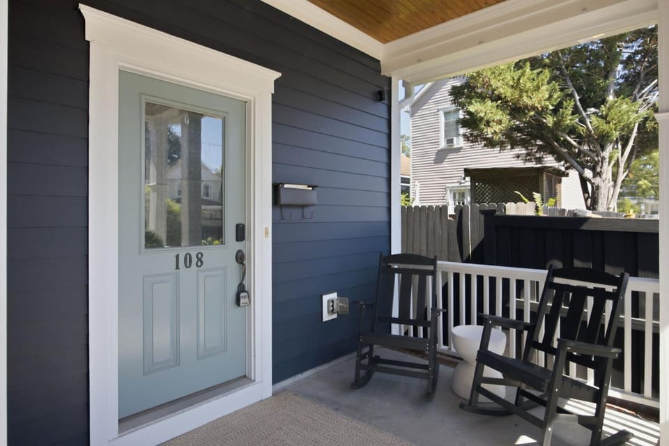 Downtown Wilmington Walk to Riverwalk & Live Oak Villa House in Wilmington